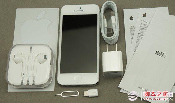 iphone5开箱后的配件全家福