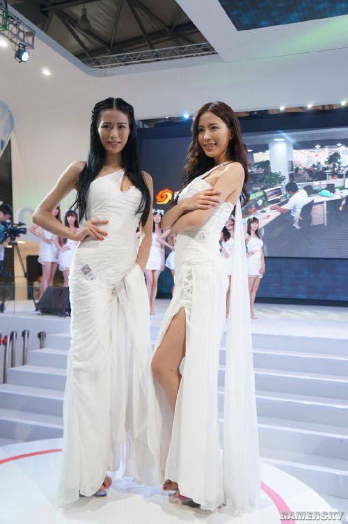2013<em>游族</em>showgirl 《<em>女神联盟</em>》气质不凡姐妹