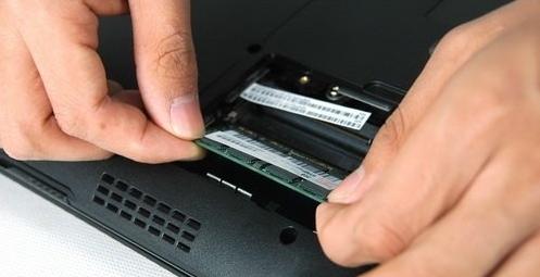 笔记本内存条安装教程由拆到装全程图解_内存