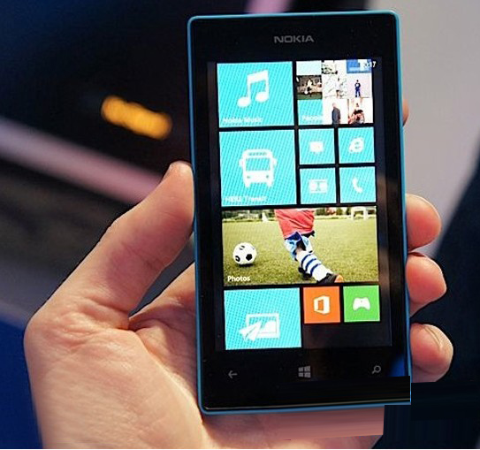 诺基亚lumia520怎么连接电脑?