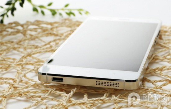 小米4手机好不好?对手罗永浩称赞小米4做工真