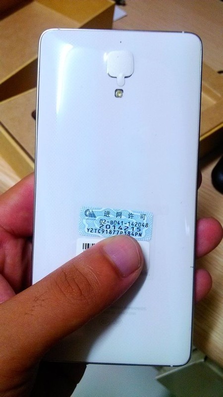 白色版小米手机4入手 小米4开箱直播_手机评测