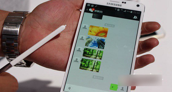 S Pen作为三星Galaxy Note系列手机的专属功能,在使用上非常方便,最新发布的三星Note4同样带有S Pen手写笔,其书写灵敏度从1024提升至2048,使用上更为灵敏。 S Pen可以让三星Note4手机变得更为简单易用。不过很多除此使用的朋友,或许还不知道三星Note4 S Pen怎么用,因此本文打算为大家详细介绍下三星Note4手写笔S Pen使用方法,具体如下。