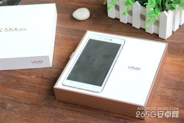 vivo X5Max开箱图赏:比耳机还细!