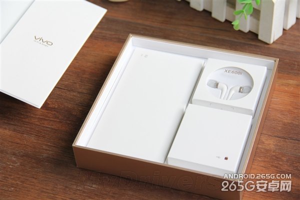 vivo X5Max开箱图赏:比耳机还细!