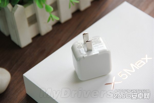 vivo X5Max开箱图赏:比耳机还细!