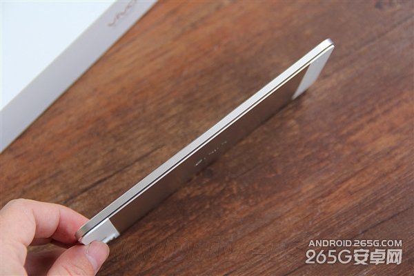 vivo X5Max开箱图赏:比耳机还细!