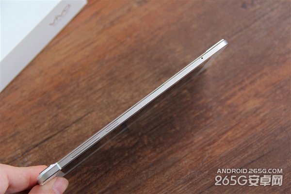 vivo X5Max开箱图赏:比耳机还细!