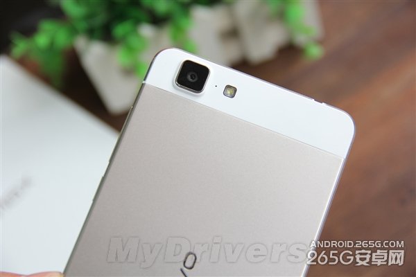 vivo X5Max开箱图赏:比耳机还细!
