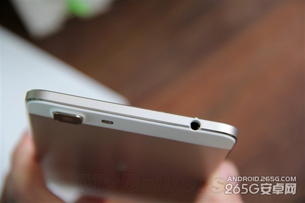 vivo X5Max开箱图赏:比耳机还细!