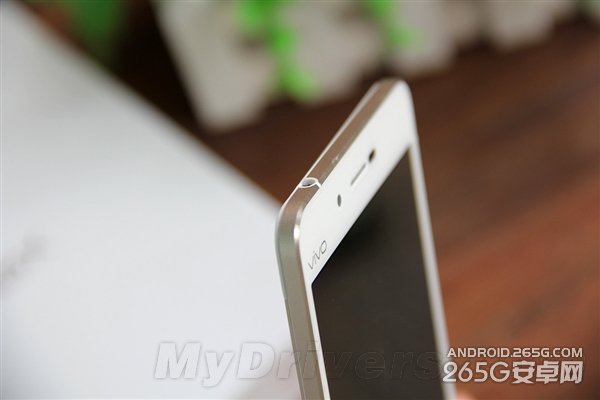 vivo X5Max开箱图赏:比耳机还细!