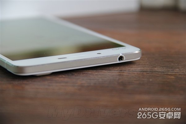 vivo X5Max开箱图赏:比耳机还细!