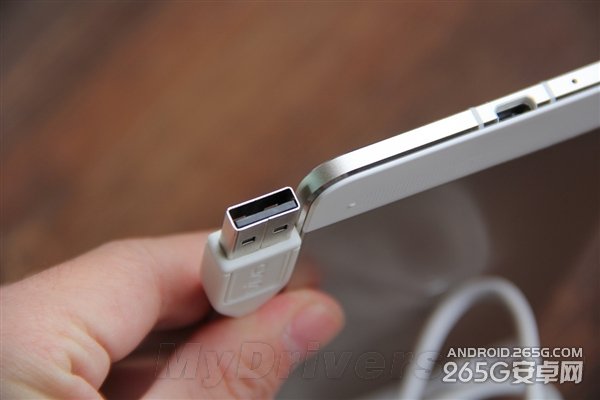 vivo X5Max开箱图赏:比耳机还细!