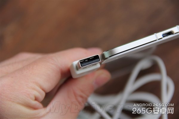 vivo X5Max开箱图赏:比耳机还细!