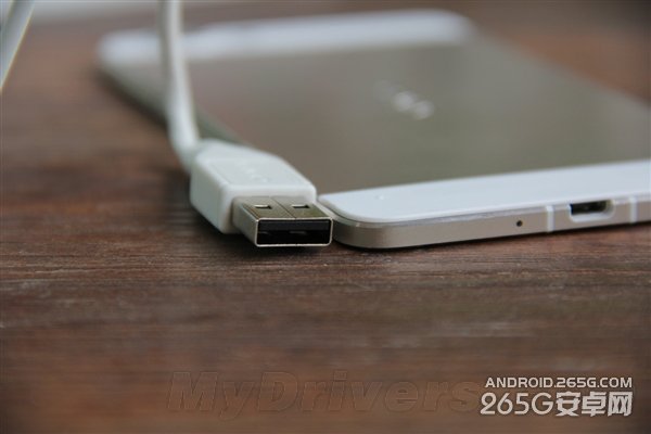 vivo X5Max开箱图赏:比耳机还细!