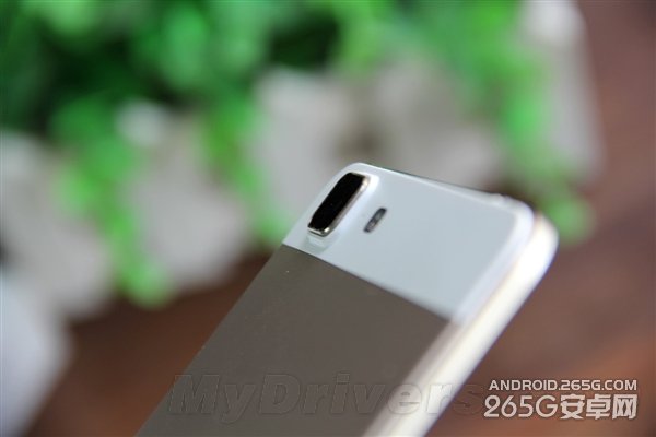 vivo X5Max开箱图赏:比耳机还细!
