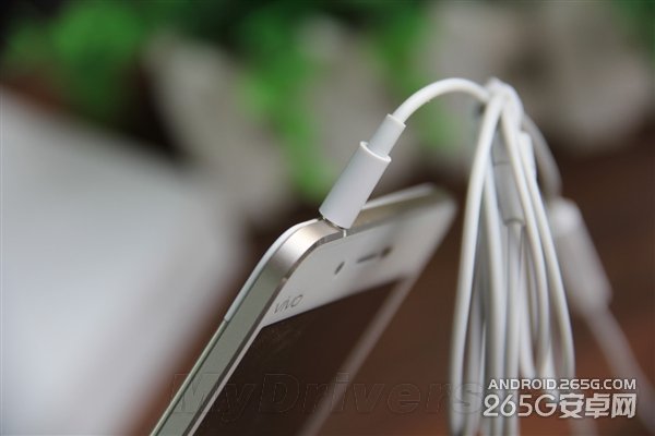 vivo X5Max开箱图赏:比耳机还细!