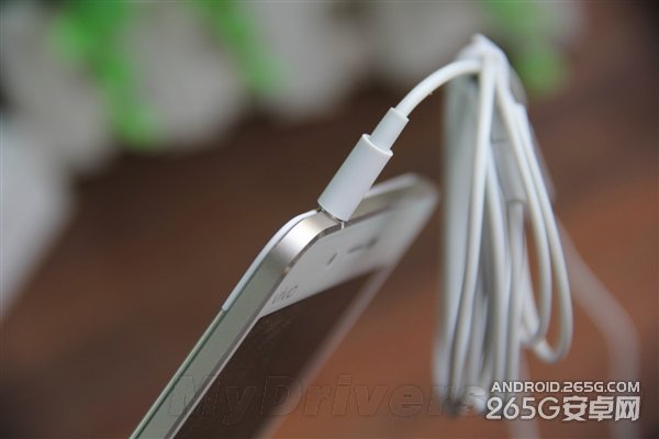 vivo X5Max开箱图赏:比耳机还细!