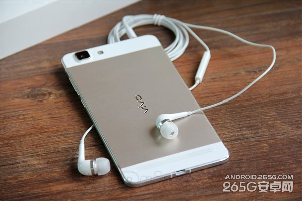 vivo X5Max开箱图赏:比耳机还细!