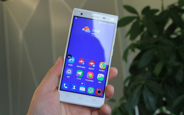 全语音操作/旗舰配置 中兴星星2号评测