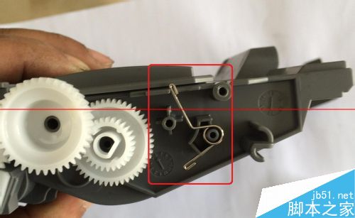兄弟打印机2240D怎么清理齿轮和安装齿轮?_
