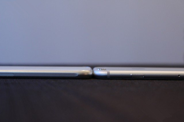 三星GALAXY S6和iPhone6机身外观对比图_手