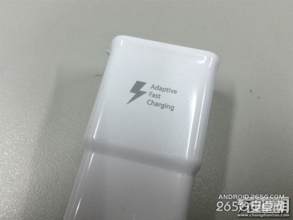 Galaxy S6国行充电器拆解:充电很快哟
