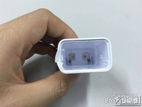 Galaxy S6国行充电器拆解:充电很快哟