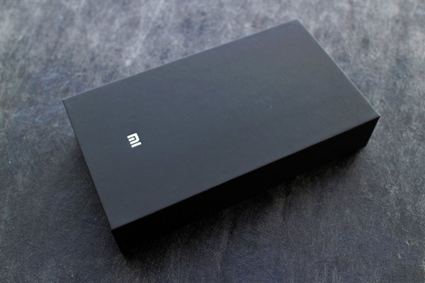 小米Note顶配开箱图赏:土豪金边框大亮