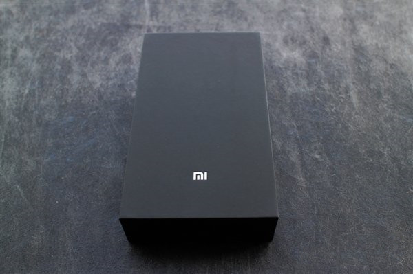 小米Note顶配开箱图赏:土豪金边框大亮