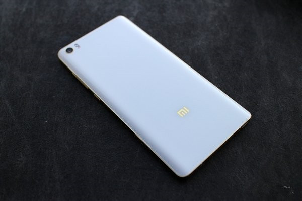 小米Note顶配开箱图赏:土豪金边框大亮