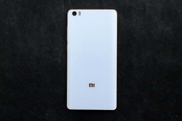 小米Note顶配开箱图赏:土豪金边框大亮