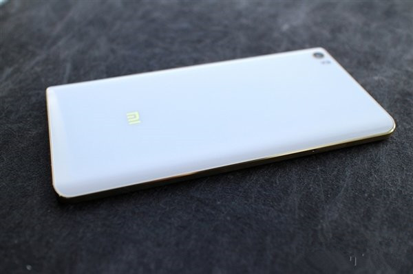 小米Note顶配开箱图赏:土豪金边框大亮