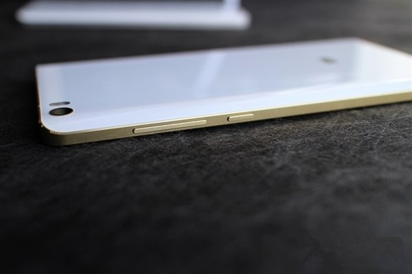 小米Note顶配开箱图赏:土豪金边框大亮