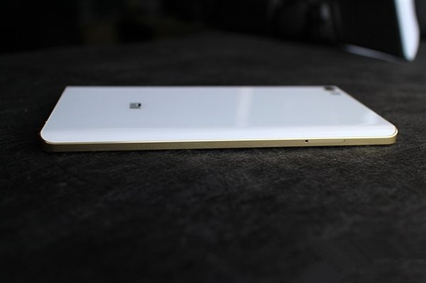 小米Note顶配开箱图赏:土豪金边框大亮