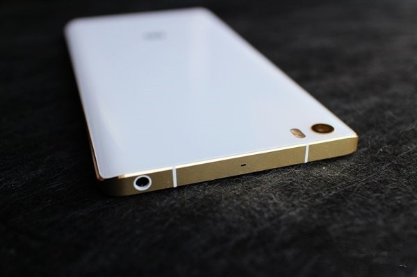 小米Note顶配开箱图赏:土豪金边框大亮