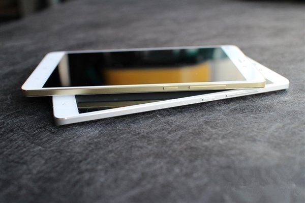 小米Note顶配开箱图赏:土豪金边框大亮