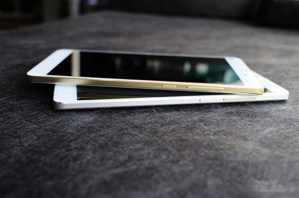 小米Note顶配开箱图赏:土豪金边框大亮