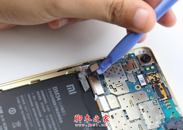 拆解主板前切断电源