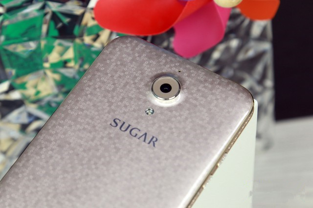 SUGAR2手机评测:136颗宝石镶嵌 美极了