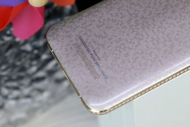 SUGAR2手机评测:136颗宝石镶嵌 美极了