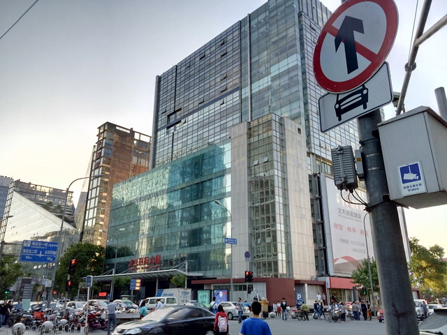 SUGAR2手机评测:136颗宝石镶嵌 美极了