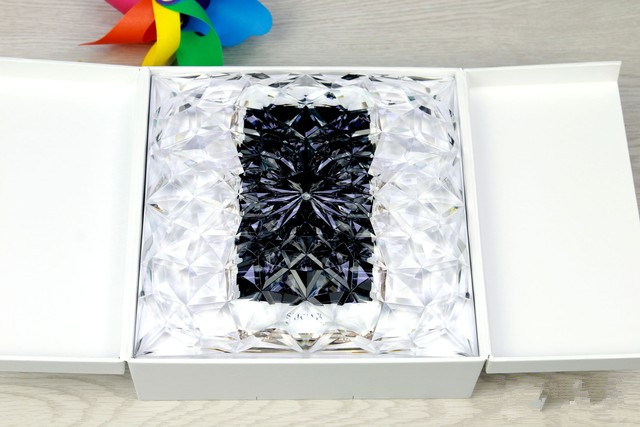 SUGAR2手机评测:136颗宝石镶嵌 美极了