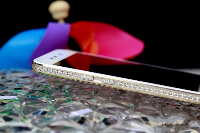 SUGAR2手机评测:136颗宝石镶嵌 美极了