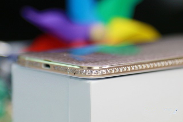 SUGAR2手机评测:136颗宝石镶嵌 美极了