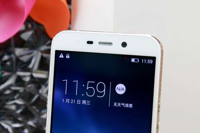 SUGAR2手机评测:136颗宝石镶嵌 美极了