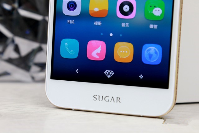 SUGAR2手机评测:136颗宝石镶嵌 美极了
