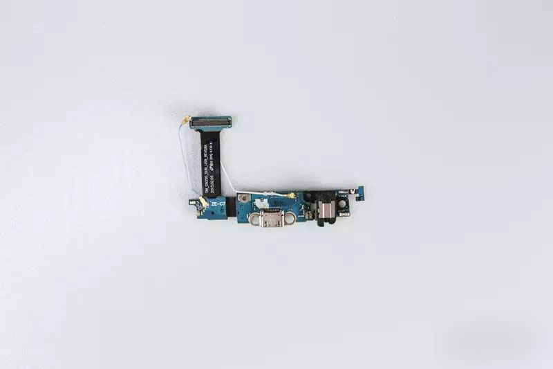 王自如拆解Galaxy S6 Edge:曲面屏秘密揭晓