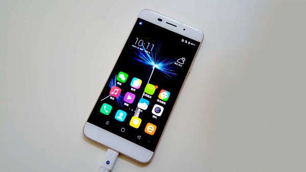 OPPO、vivo苦战 4.9mm致薄弧面ivvi 小i配置详