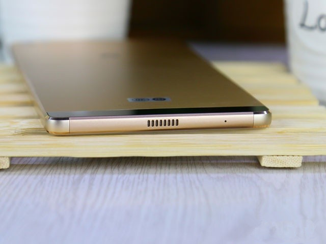 Pϵ׿6.8Ӣ ΪP8maxײ 